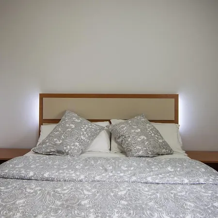 Quarto em Acomodações Particulares Alojamento Chela *